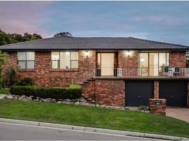 Cheap 3 BR 64 Regal Way, Valentine House for rent Listed by N.