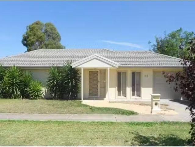 Unique 3 BR 65 Mitchell Street, Echuca House for rent Listed.