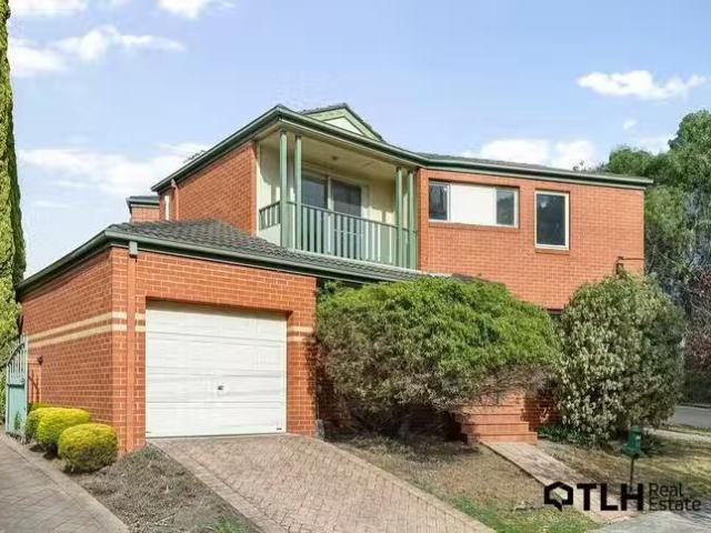 Nice 3 BR 68 Grandview Terrace, Kew, VIC 3101