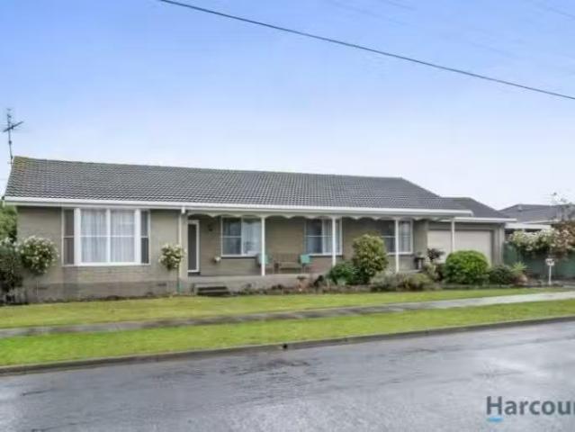 Cheap 3 BR 6 Bonview Avenue, Herne Hill, VIC 3218 House for.