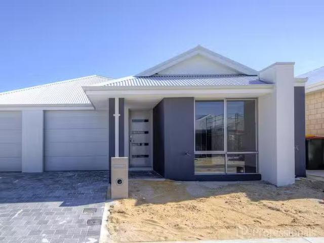 Unique 3 BR 6A Shellharbour Promenade, Alkimos, WA 6038
