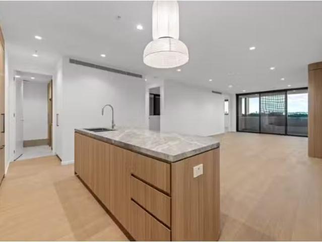 Cheap 3 BR 709/89 Lytton Road, East Brisbane Apartment for ren.