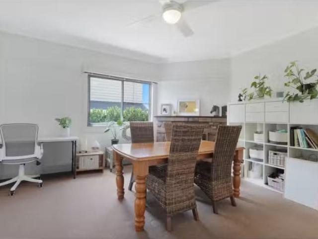 Cheap 3 BR 70 Ocean Street, DUDLEY House for rent Listed by L.