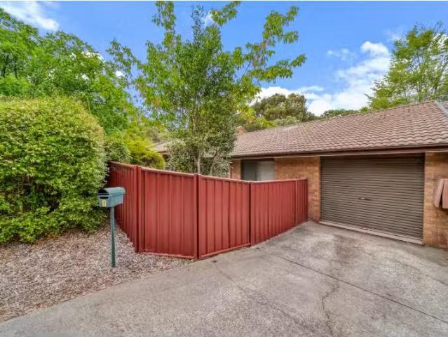 Rental! 3 BR 7/14 Amess Street, BELCONNEN Townhouse for rent.