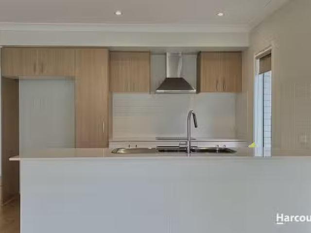 Deal! 3 BR 71 Girramay Street, YARRABILBA, QLD 4207 House fo.