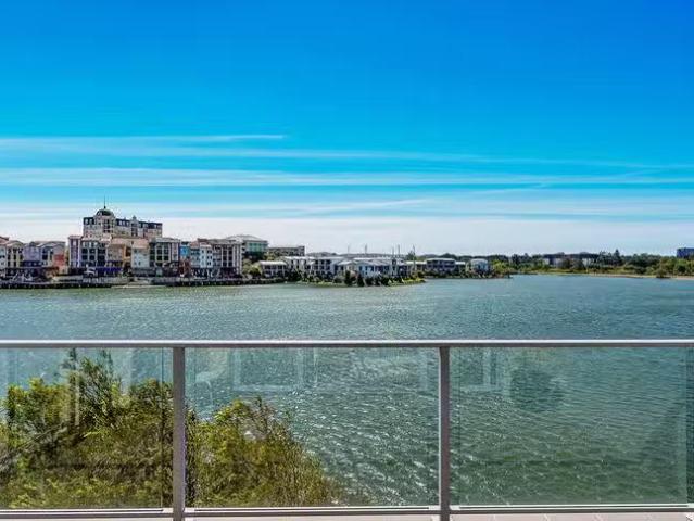 Deal! 3 BR 75/5033 Emerald Island Drive, Carrara, QLD 4211