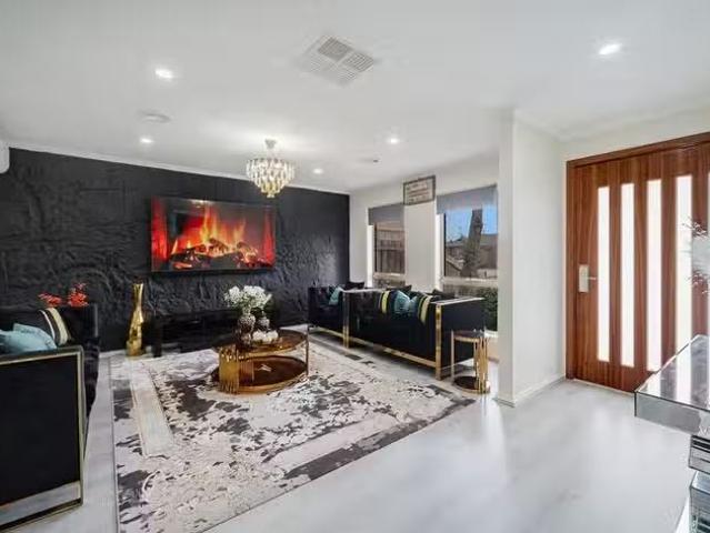 Cozy 3 BR 7 Athol Avenue, ROXBURGH PARK, VIC 3064 House for.
