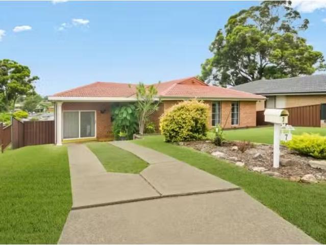 Charming 3 BR 7 Corsair St, RABY House for rent Listed by Phi.