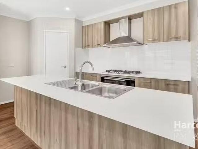 Charming 3 BR 7 Titchfield Road, Donnybrook, VIC 3064