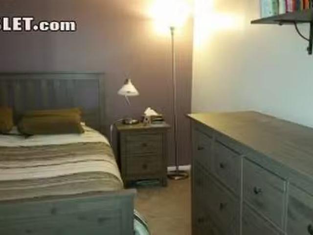 Cozy 3 BR 800 Room for rent in Hunt Club