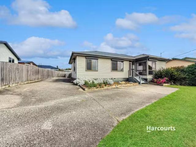 Unique 3 BR 80 Josephine Street, WEST ULVERSTONE, TAS 7315 H.