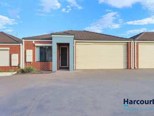 Nice 3 BR 8/102 Westfield Road, KELMSCOTT, WA 6111 House for.