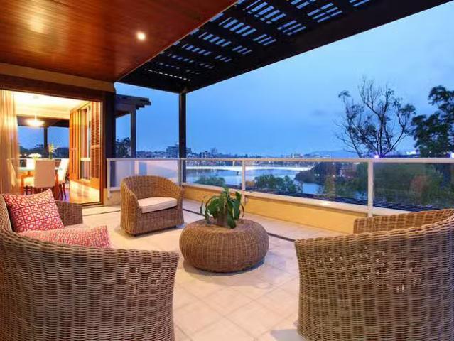 Cheap 3 BR 8/118 River Terrace, Kangaroo Point, QLD 4169