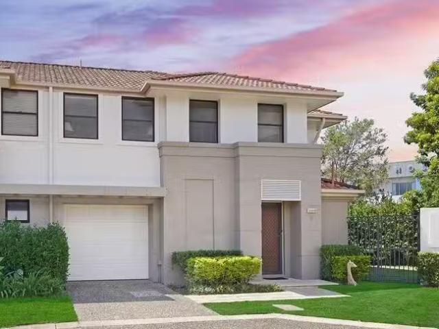 Cozy 3 BR 8/1 7 Pine Valley Drive, Robina, QLD 4226