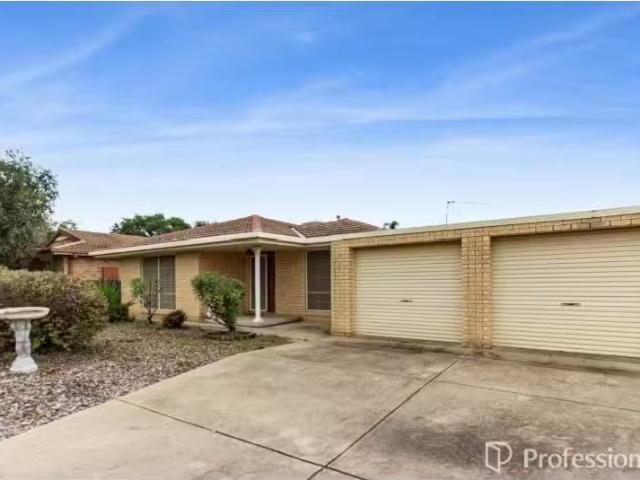 Cozy 3 BR 82 Undurra Drive, Glenfield Park House for rent Lis.