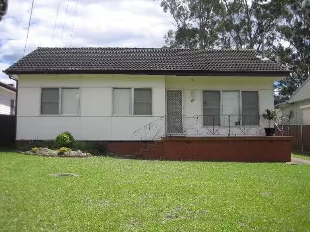 Just in! 3 BR 87 Eton Road, Cambridge Park House for rent Lis.