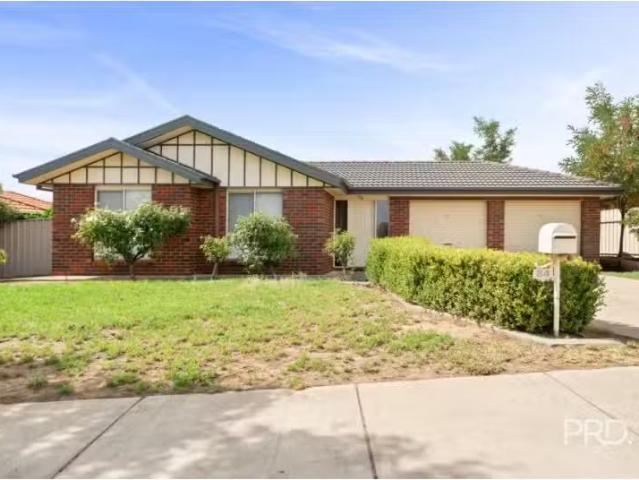 Cheap 3 BR 84 Yentoo Drive, Glenfield Park House for rent Lis.