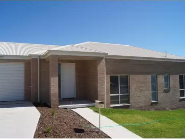 Charming 3 BR 86 Wellington Drive, THURGOONA House for rent L.