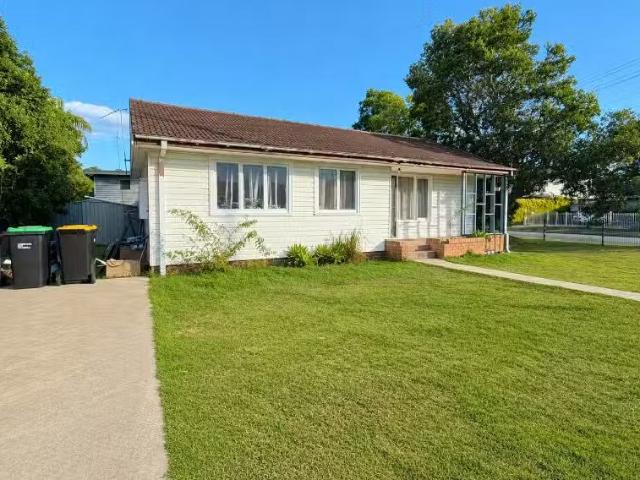 Cheap 3 BR 8 Armstrong St, ASHCROFT House for rent Listed by.