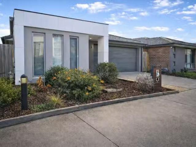 Unique 3 BR 8 Blossom Way, Carrum Downs, VIC 3201 House for.