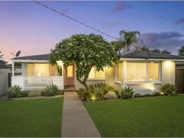 Just in! 3 BR 8 Freya Street, Kareela House for rent Listed b.