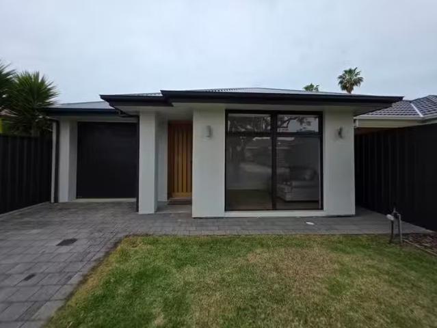 Charming 3 BR 8a Mitchell Street, PARALOWIE, SA 5108 House L.
