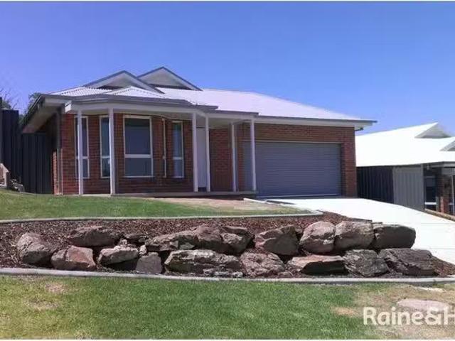 For Rent! 3 BR 91 Brooklyn Drive, BOURKELANDS Townhouse for re.