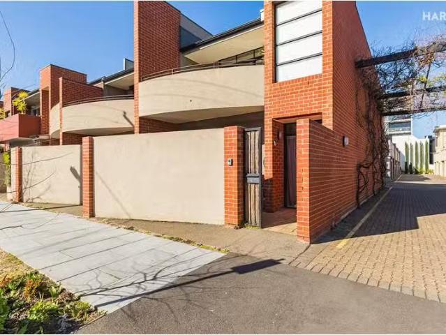 Deal! 3 BR 9/211 Gilles Street, Adelaide Apartment for rent L.