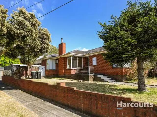 Just in! 3 BR 92 Heyington Crescent, NOBLE PARK NORTH, VIC 317.