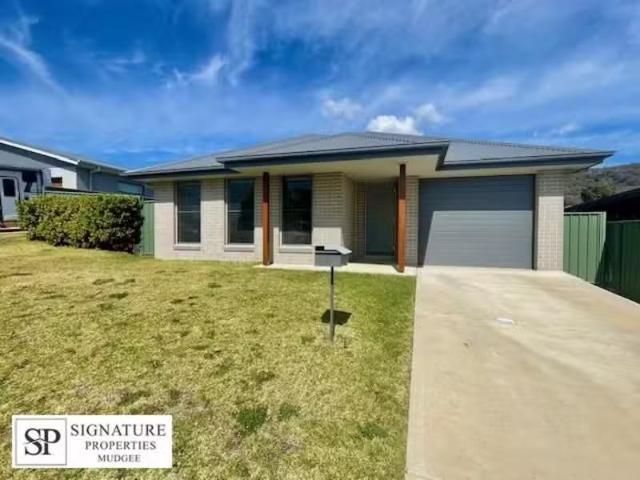 Rental! 3 BR 9 Menah Avenue, Mudgee House for rent Listed by.