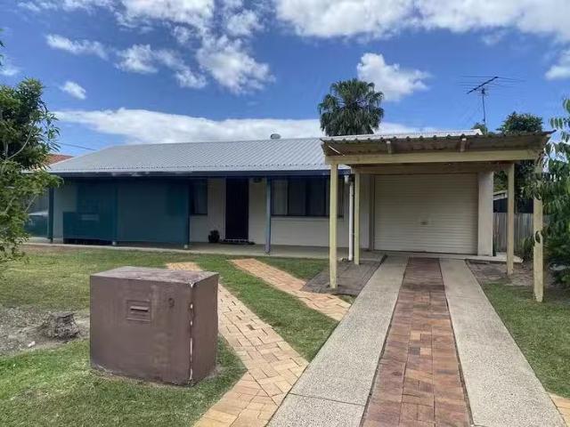 Cozy 3 BR 9 Messines Road, Aroona, QLD 4551