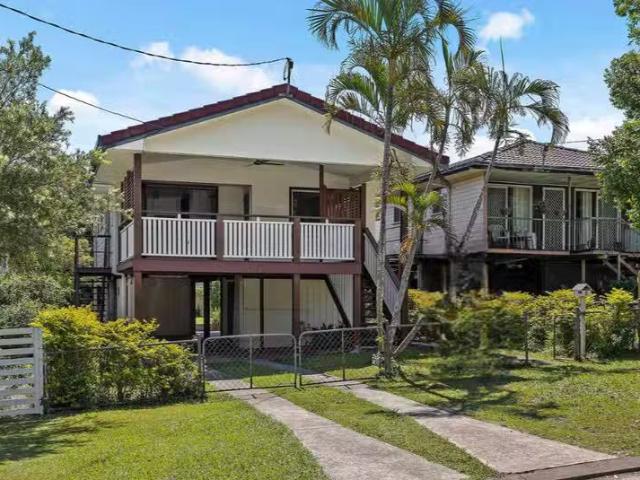 Cheap 3 BR 9 Cobden Street, MOOROOKA, QLD 4105 House for Rent