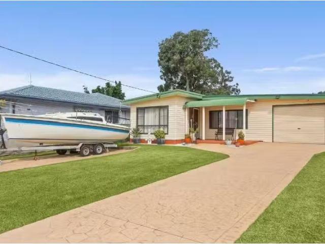 Charming 3 BR 9 Deakin Street, Oak Flats House for rent Liste.