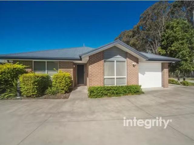 Rental! 3 BR 10/50 Isa Road, Worrigee House for rent Listed b.
