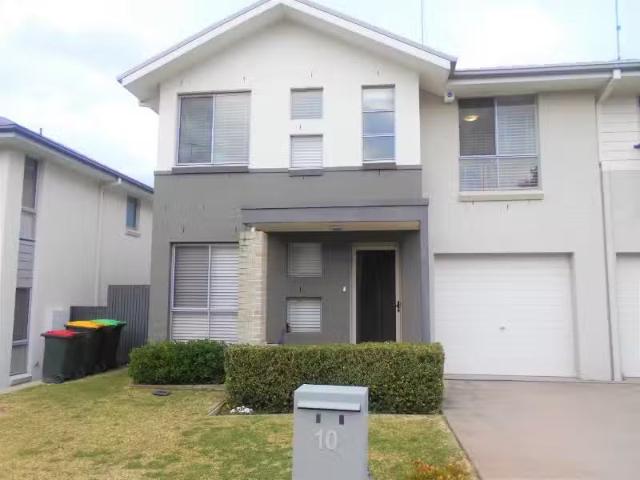 Cozy 3 BR 10 Northam Road, LEUMEAH Townhouse for rent Listed.