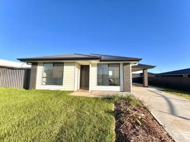 For Rent! 3 BR 1/105 Evesham Circuit, TAMWORTH Townhouse for r.