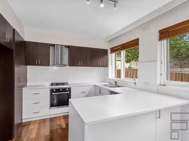 Charming 3 BR 1/10 Sebastopol Street, Caulfield North, VIC 3161