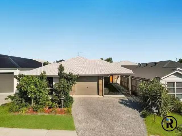 Deal! 3 BR 1/11 Sheepdog Road, Park Ridge, QLD 4125