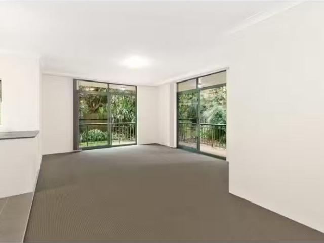 Cheap 3 BR 11/23 27 Parkes Road, Artarmon Apartment for rent.