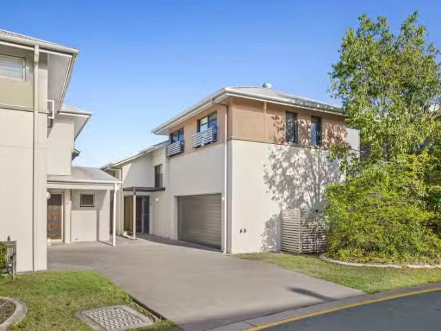 Cozy 3 BR 11/57 Moss Road, WAKERLEY, QLD 4154 Townhouse for.