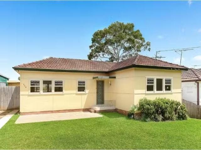 Charming 3 BR 116 Cooper Road, Birrong House for rent Listed.