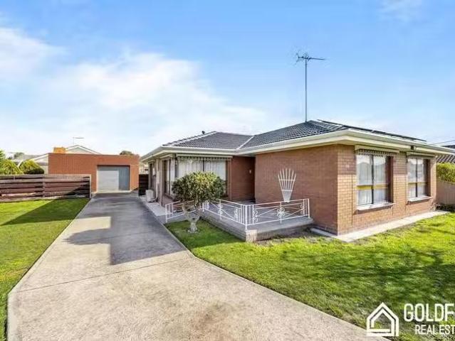 For Rent! 3 BR 119 Walker Street, Sebastopol, VIC 3356