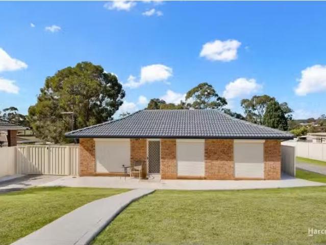 Unique 3 BR 11 Woodcourt Street, Ambarvale House for rent Lis.