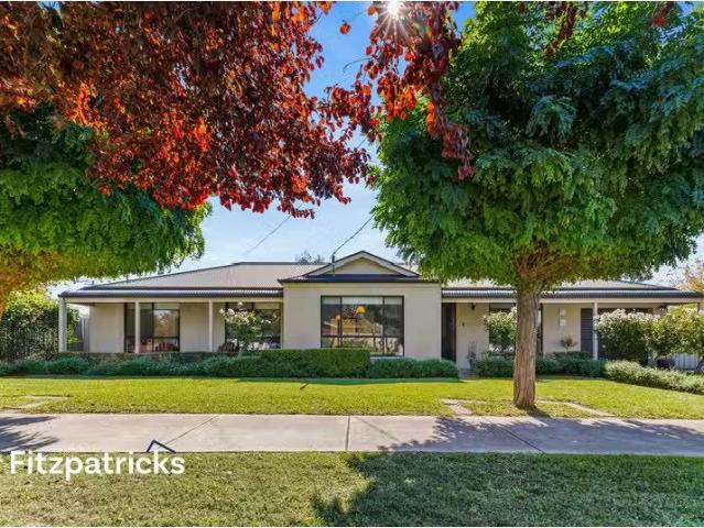 Charming 3 BR 11 Angel Street, Lake Albert House for rent Lis.
