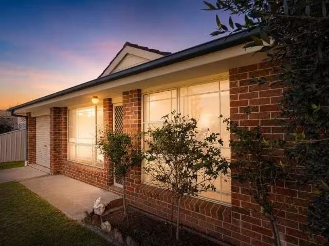 Charming 3 BR 11 Eveleigh Court, Scone House for rent Listed.