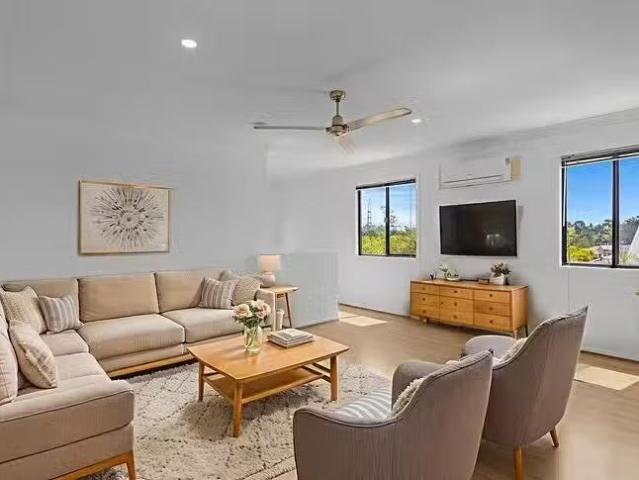 Nice 3 BR 1/22 Lantau Crescent, Varsity Lakes, QLD 4227