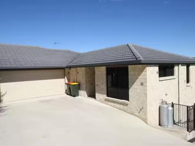 Cheap 3 BR 1/25 Beaver Avenue, South Gladstone, QLD 4680
