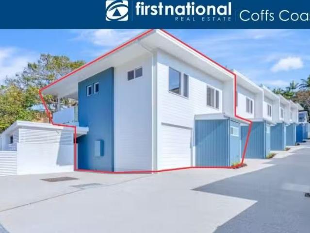 Just in! 3 BR 1/260 Harbour Drive, Coffs Harbour Townhouse for.