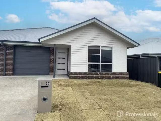 Charming 3 BR 1/27 Wattle Street, KOOTINGAL House for rent Li.