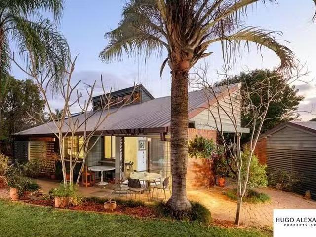 Unique 3 BR 128 Greentrees Avenue, Kenmore Hills, QLD 4069